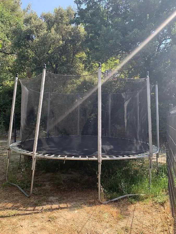 Guest House Proche Aix En Provence Simiane-Collongue 0*,
